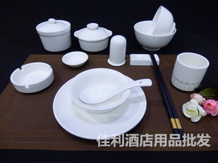 白瓷碗碟摆台餐具