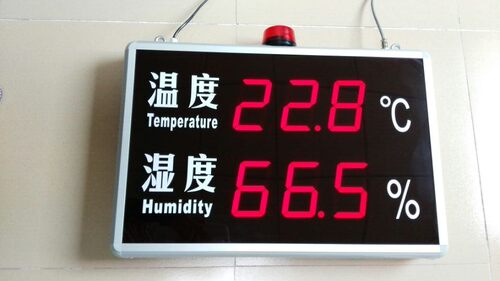 原装正品 保修一年 规格500X300X80mm 带报警功能的工业用温湿度显示屏，采用大报警灯，显示屏厚度80mm，选用国际著名厂商的温湿度传感器，高精度显示，性能稳定可靠。已通过国家计量检测中心、富士康华南检测中心的检验和认证，适合工厂车间、无尘室、实验室、仓库、机房等场所使用。