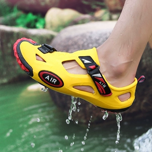 Кроссовки, летние нескользящие тапочки в стиле Crocs, пляжные босоножки, коллекция 2022 года, большой размер