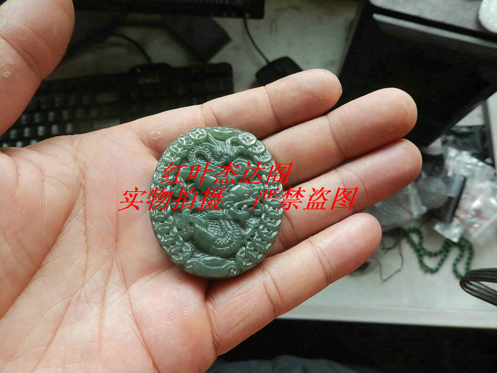新疆手把件龙头吊坠和田青玉
