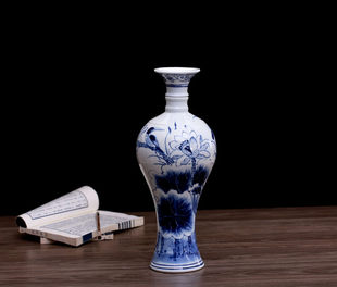 景德镇高白泥手绘荷花三斤装泡酒瓶3斤装青花釉中彩密封白酒坛子