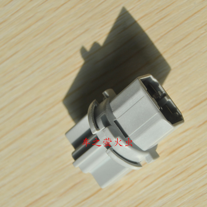 13款凌派后雾灯灯泡底座W21W