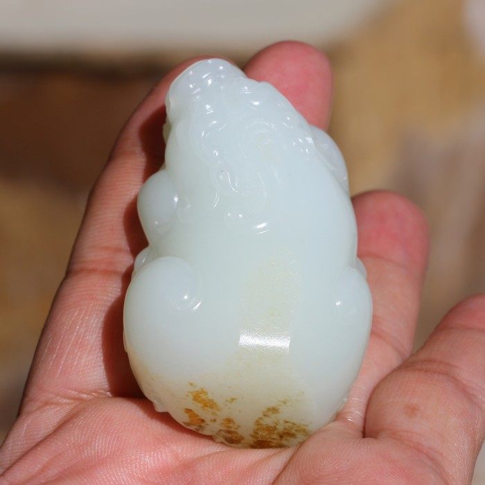 正宗新疆和田玉把件男款籽料真皮秋梨黄皮羊脂白玉独籽大貔貅收藏
