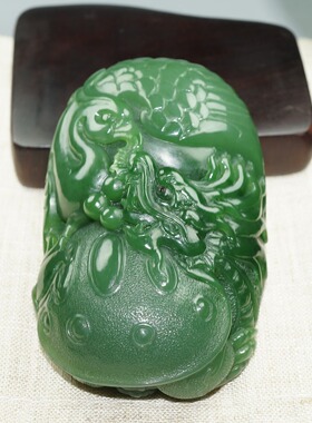 【晶金良玉】碧玉独占鳌头巧色把件