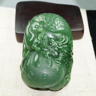 【晶金良玉】碧玉独占鳌头巧色把件