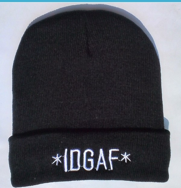 * IDGAF * قبعة مطرزة الدافئة في فصل الشتاء قبعة من الصوف شعبية متماسكة قبعة الهيب هوب المد الشارع من الناس