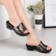 新款 大码 真皮高跟外穿凉鞋 2026夏季 女式 坡跟防滑妈妈凉拖鞋