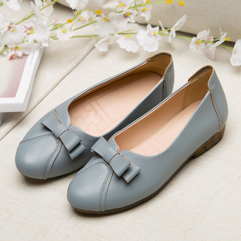 要送給春秋天穿的媽媽單鞋平底軟底舒適中老年女鞋子中年休閑皮鞋在類目 女鞋, 低幫鞋中 - 來自Buy2taobao.com提供專業的淘寶代購服務