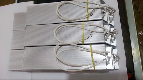 铝壳电阻器耐气候性、耐振动、安全性，优于传统瓷骨架电阻。广泛应用于电源、变频器、伺服系统等高要求的电器回路中，并且能适用于恶劣的工程环境。易紧密安装，易附加散热器。外形美观，是电气电子的理想配套产品。 厂家直销 量大价优 ，能按客户要求定做各种阻值!