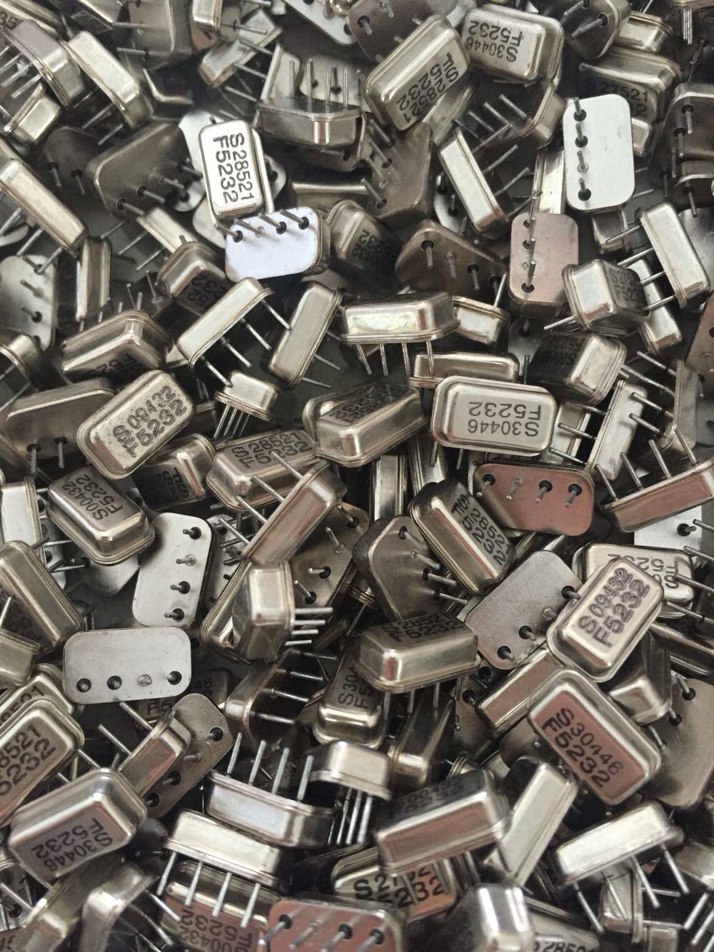 19 YUAN 100G PASSIVE CRYSTAL OSCILLATOR CRYSTAL OSCILLATOR HYBRID CRYSTAL OSCILLATOR MIXED CRYSTAL OSCILLATOR MIXED ELECTRONIC COMPONENTS PACKAGE