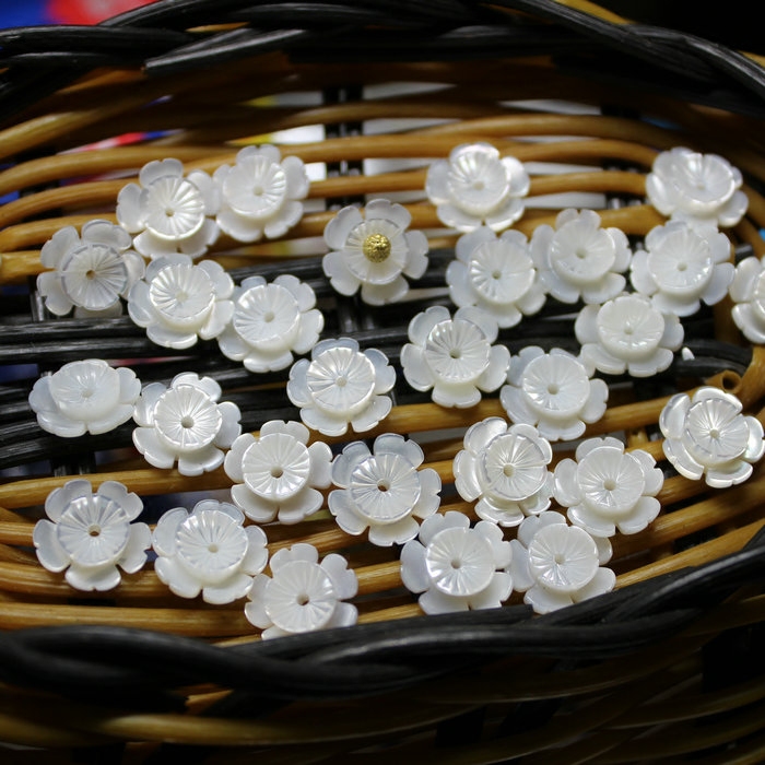 新款好货天然珍珠白蝶贝精雕五瓣双层花瓣 10mm DIY饰品配件材料