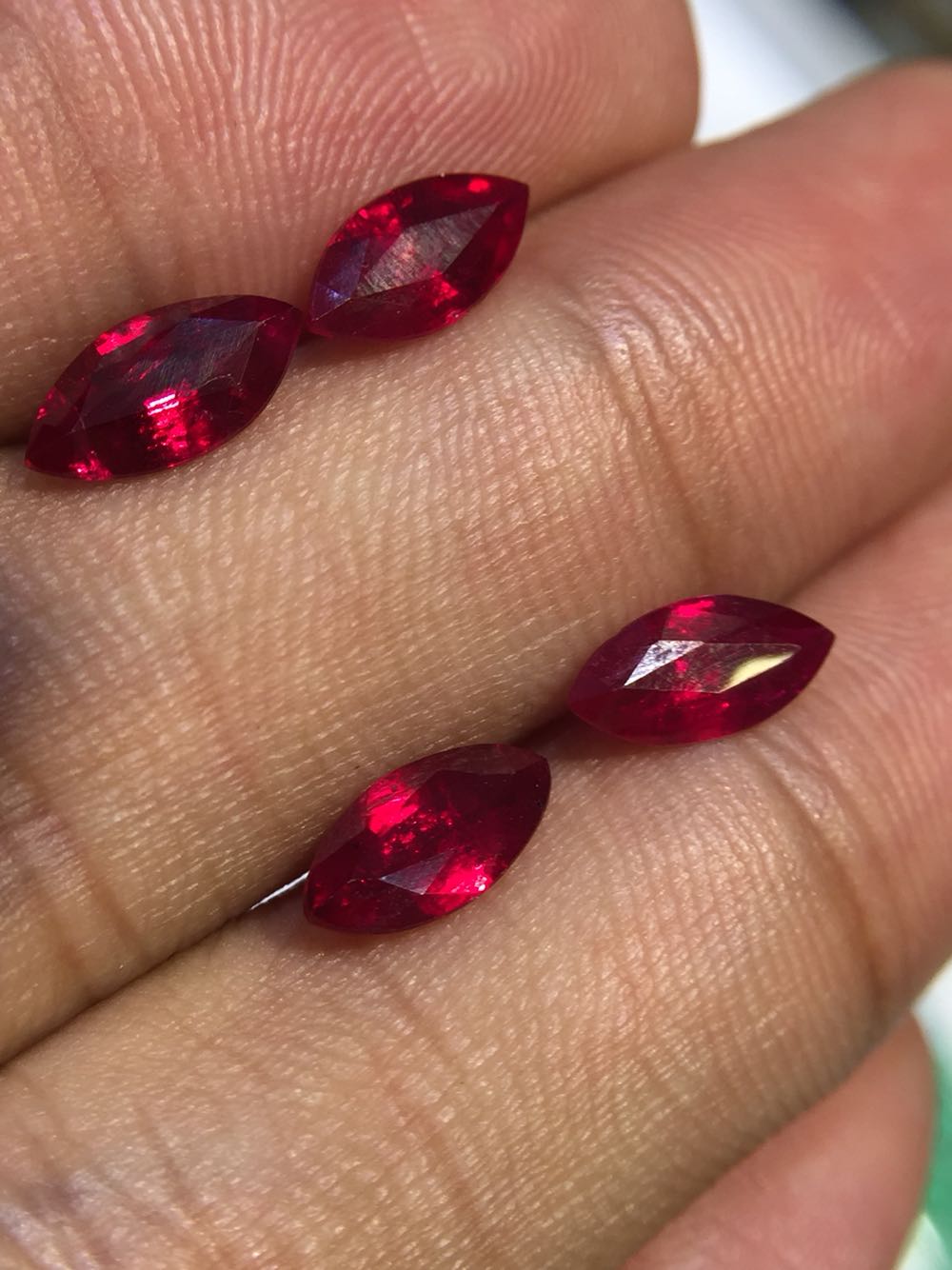 天然鸽血红宝石菱形马眼形4.5*9mm耳钉料1.78ct/1.74ct晶体火彩好