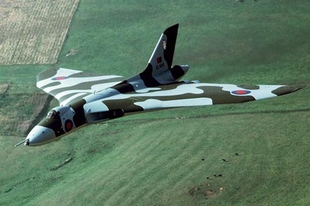 飞机哥chinajoy战争雷霆英国名机Vulcan火神战略轰炸机定制钥匙扣