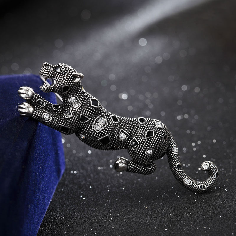 韩版时尚动物饰品猎豹胸针徽章别针个性镶钻胸花西服外套配饰领针