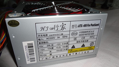 1、转化率高，超级省电；2、智能风扇，静音无限；3、多重保护，稳定性高；4、优质零件，十年无忧；5、设计新颖，兼容性强；  6、12CM智能风扇，兼顾静音与散热