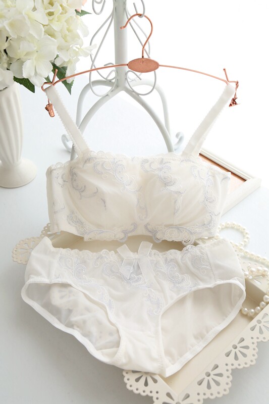 白色婚纱抹胸超薄文胸 聚拢性感蕾丝刺绣文胸内衣套装 女士