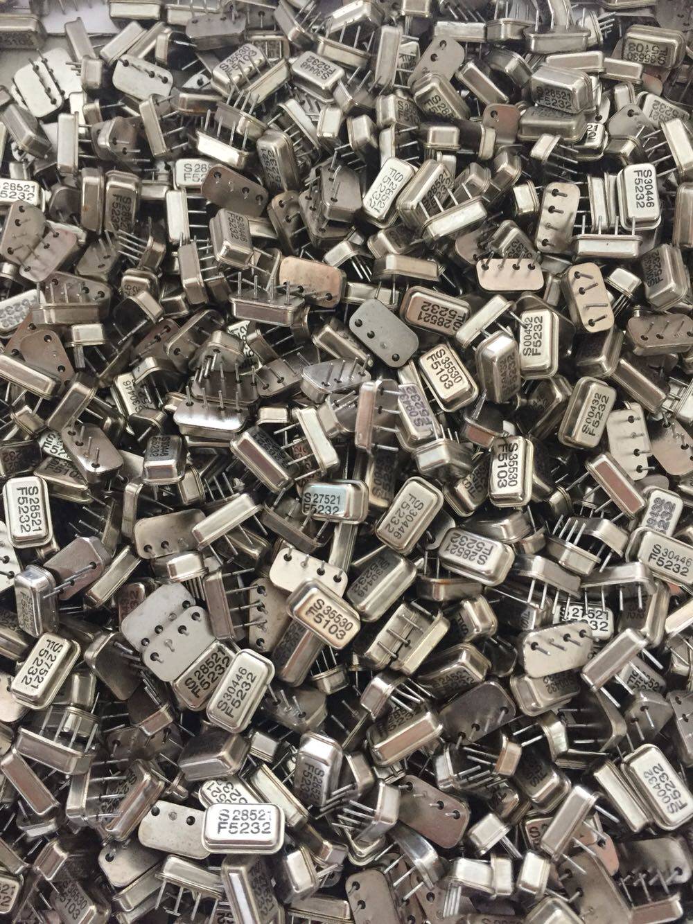 19 YUAN 100G PASSIVE CRYSTAL OSCILLATOR CRYSTAL OSCILLATOR HYBRID CRYSTAL OSCILLATOR MIXED CRYSTAL OSCILLATOR MIXED ELECTRONIC COMPONENTS PACKAGE