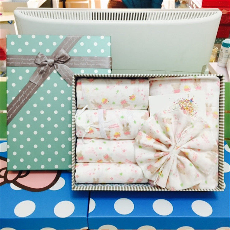 Coffret cadeau pour nouveau-né - Vêtements + Fournitures - Ref 1955557 Image 1