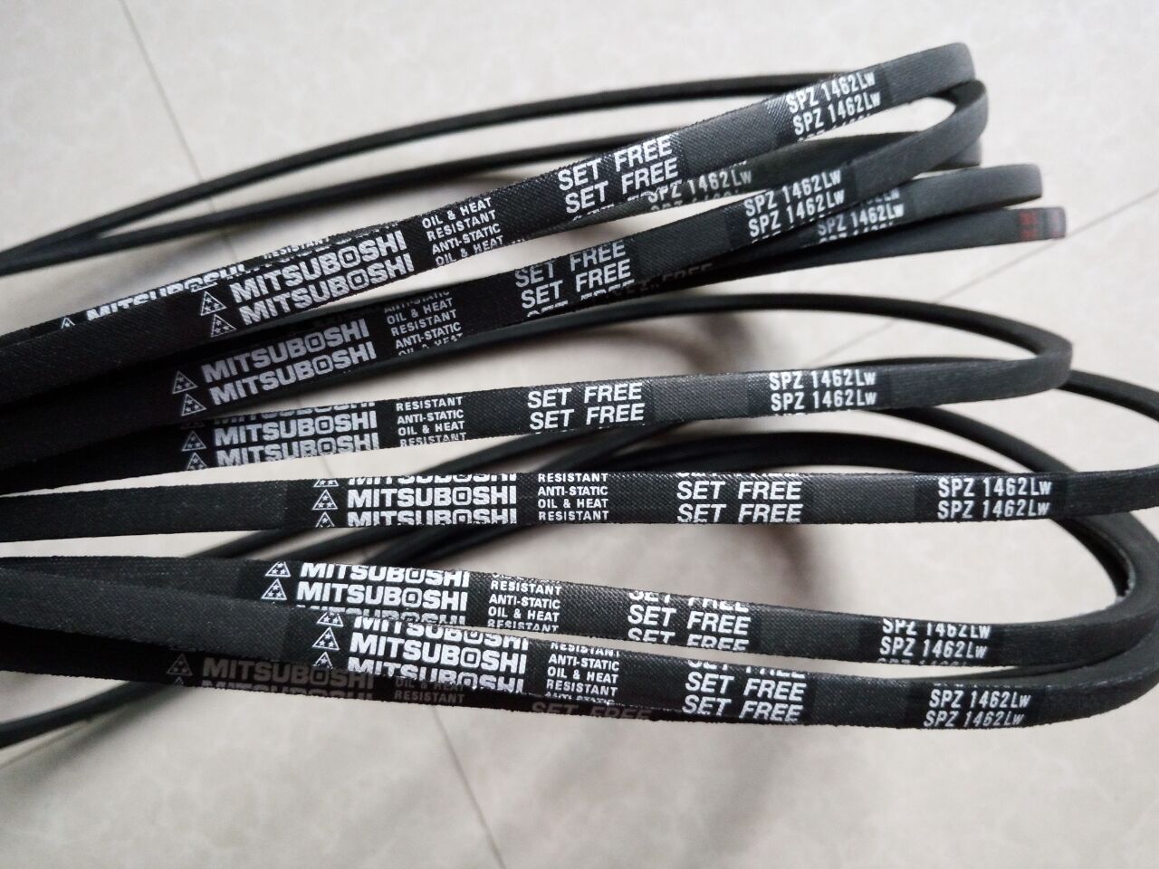 日本三星(MITSUBOSHI)，美国盖茨(GATES)皮带型号齐全，全部现货，亲们可以自主购物，选下需要的型号拍下就可以哦！