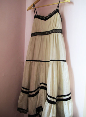 韩国Baby fox泫雅网红气质米白色绸缎感吊带长裙连衣裙沙滩晚礼裙