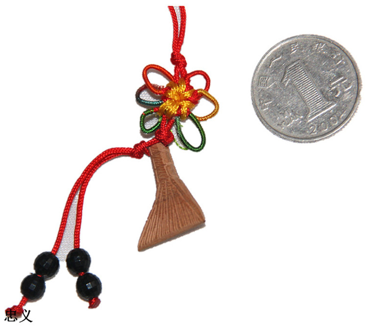 扫小人避晦气 精美雕刻扫帚手机挂件 桃木 手机链饰品
