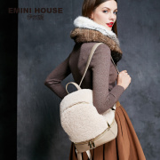 Yi Mini backpack to backpack Europe winter new products female lambs wool stitching style fashion big size shoulder bag