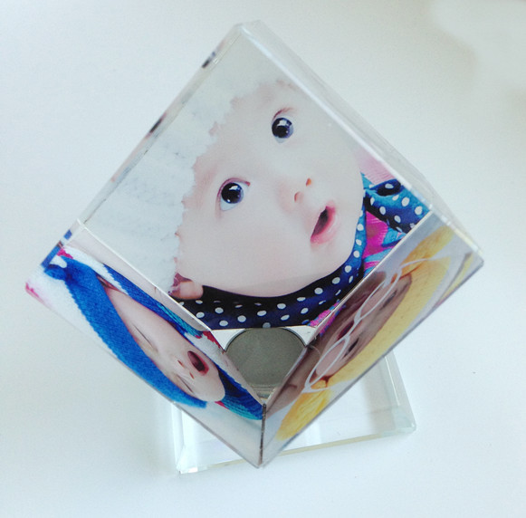 Ë®¾§Ä§·½ÏàÆ¬ÖÆ×÷DIYÕÕÆ¬¶¨ÖÆÓ°Ïñ¸öÐÔ¶¨×öÐýת°Ų́°Ú¼þÉúÈÕÀñÎï