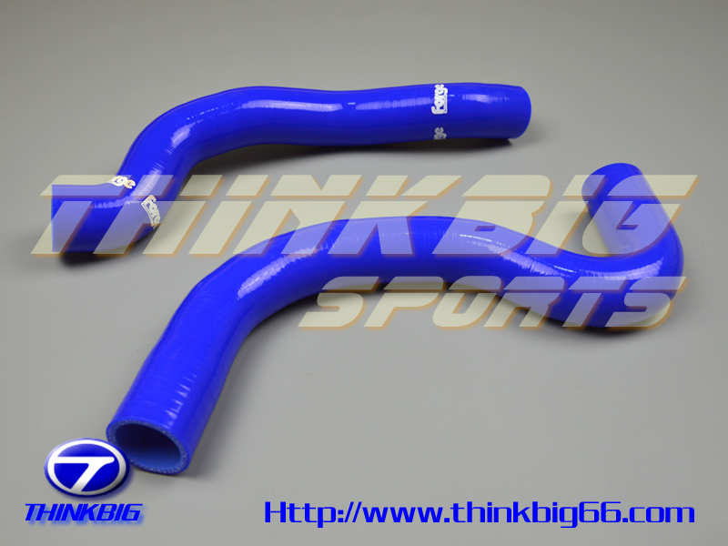 本硅胶管，是采用高性能硅胶材料，内加耐高温纤维加工制作而成。产品具有耐高温高压，耐老化之特点，同时具有柔软、高密度、高抗撕、高绝缘性、阻燃、性能稳定等优点，承受压力高达12 kg/c㎡，为原厂之220%，可在-50度至+280度使用。产品的高性能，有助于提高发动机冷却系统性能和改装升级。