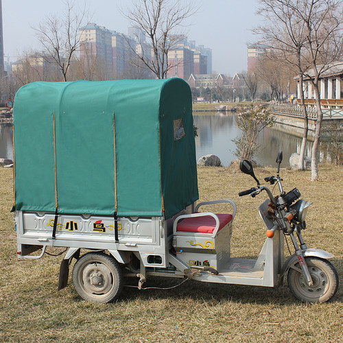 电动后厢斗蓬方管快递三轮车