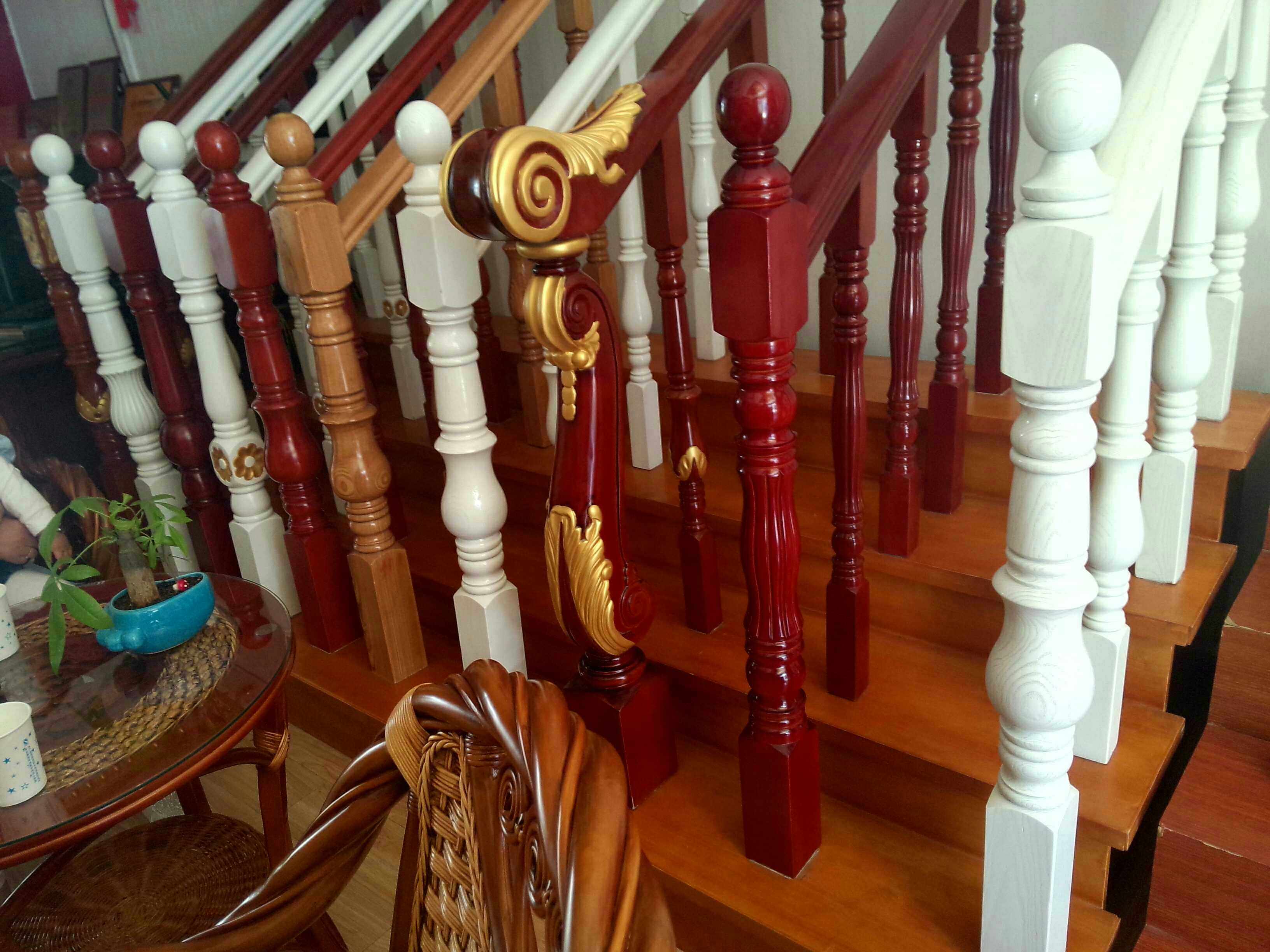 优质天鹅柱实木楼梯立柱起步大将军柱手工雕花家用梯子丰县直销