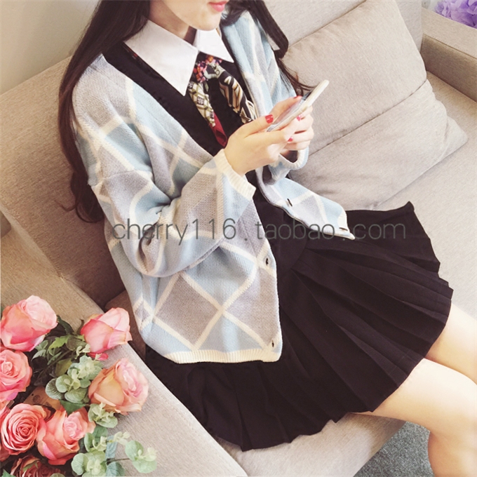 冬季毛衣菱形大格子V领