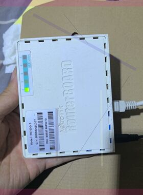议价Mikrotik RB750Gr3 成色如图，实物拍摄，后配