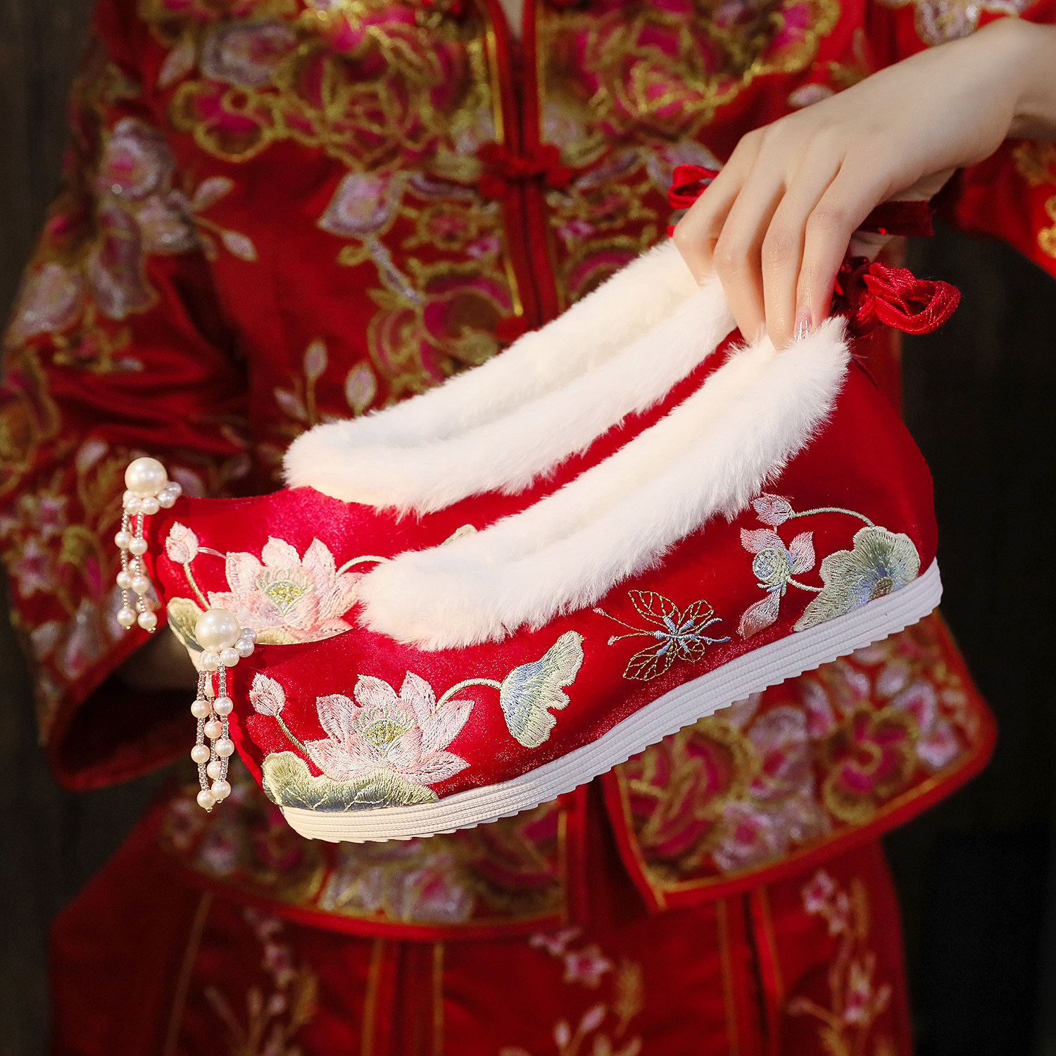棉鞋绣花鞋汉服婚鞋禾古风秋冬季婚礼鞋[中式新娘女红色加绒秀配