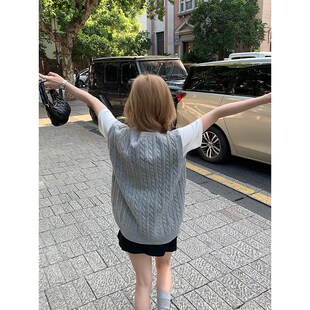 圆脸柒柒 2024新款刺绣叠穿针织马甲上衣女坎肩V领麻花毛衣背心秋