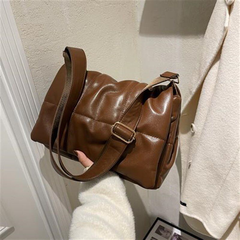 大容量包包女包新款2024春季高级感洋气百搭单肩包宽肩带斜挎大包