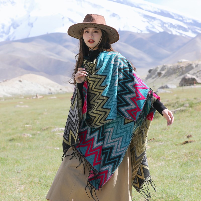 民族风旅游披f肩彩色几何加厚保暖开叉斗篷云南西藏新疆拍照披肩