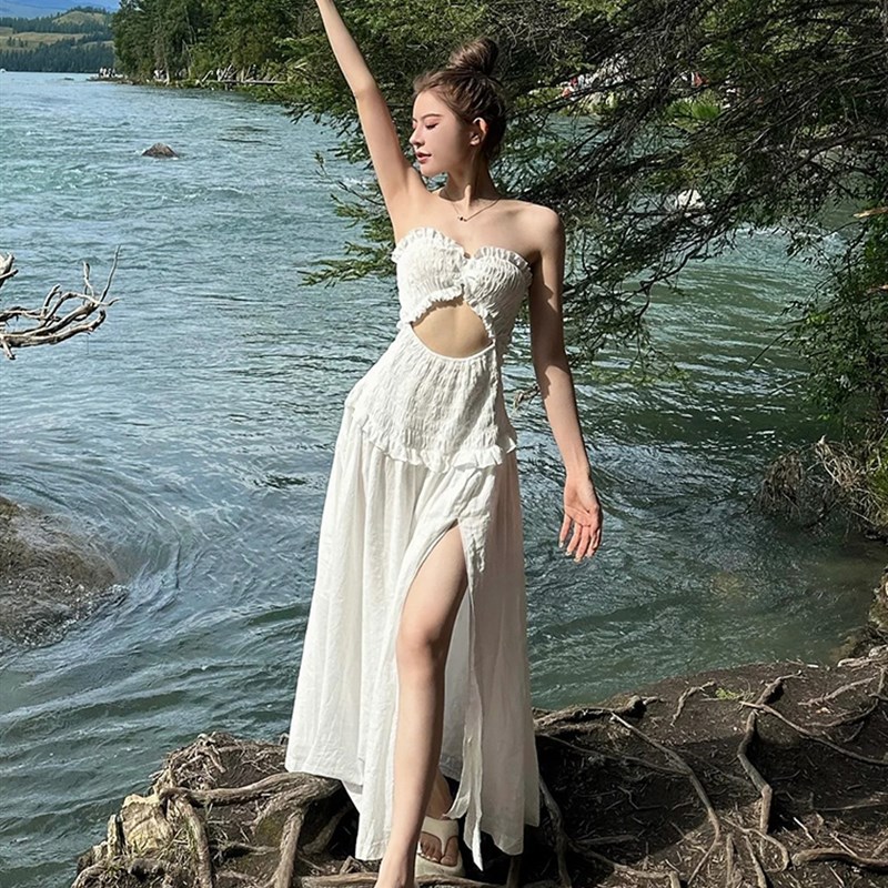 法式白色抹胸长裙三亚旅游氛围感连衣裙小众设计感开叉海边长裙子