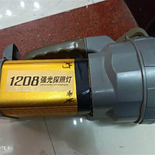 翰光 侶字LZ HG 1208 1278 1228 800A数码强光探照灯 双孔充电器属于什么档次？