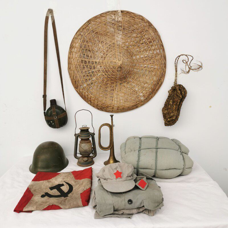 德国红色革命老物件斗笠水壶马灯冲锋号摆件红军抗战纪念品影视道