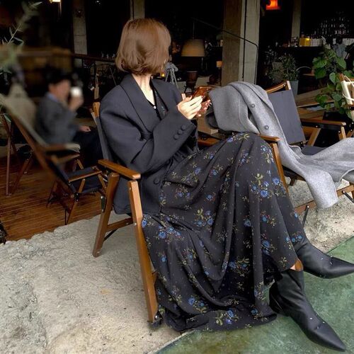2023年早春新款时n尚英伦风高级感西装外套时髦rouje碎花裙两件套