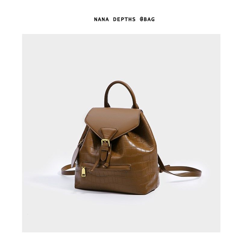 高级感小背包2021新款潮女双肩包小众设计韩版百搭大容量软皮包包