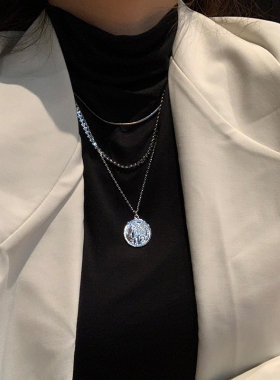 小众设计冷淡风多层叠戴金属圆牌项链女简约时尚短款锁Z骨链毛衣