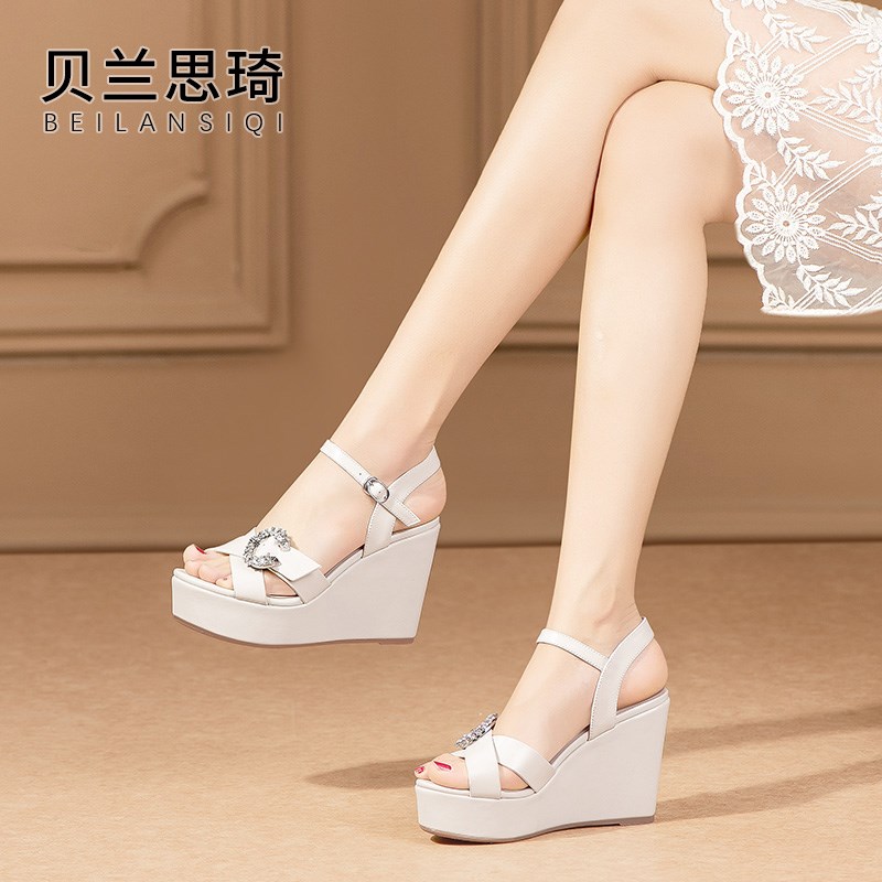 真皮一字带水钻舒适厚底坡跟凉鞋女2024夏季百搭防水台高跟凉鞋