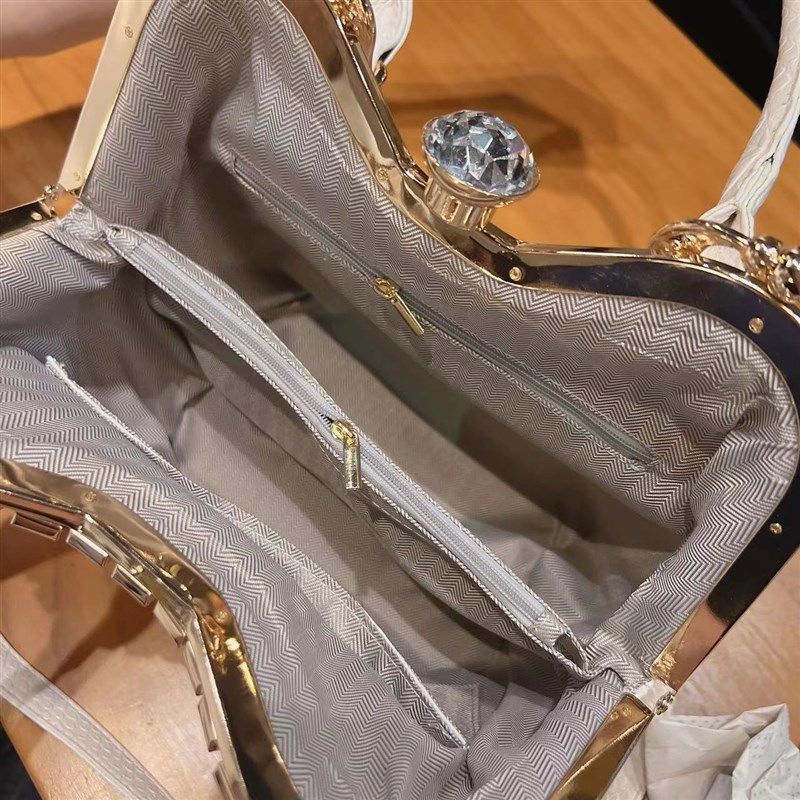 百搭斜挎水桶包包女2022新款潮高级感时尚镶钻女包小众手提单肩包,箱包皮具/热销女包/男包,水桶包,淘宝优惠券,粉丝福利购,淘宝优惠卷