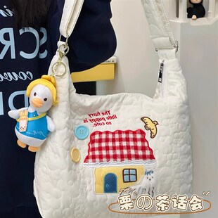 日系可爱斜挎包秋冬轻便旅行大容量装书学生党上课通勤单肩包包女