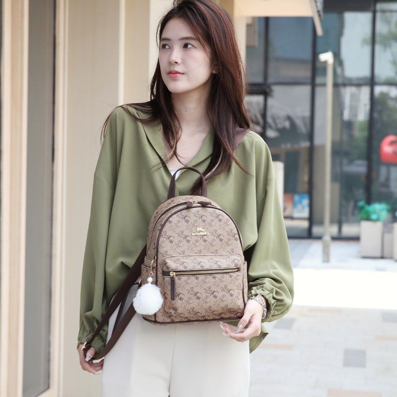 双肩包女旅游轻便高颜值小型设计感小众上班通勤旅行背包女士双肩