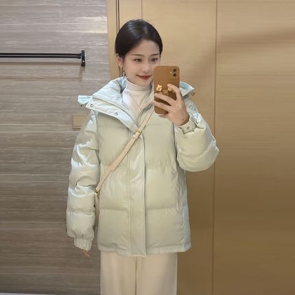 超好看浅绿色连帽短款羽绒棉袄女2024年韩系冬装新款小个子面包服