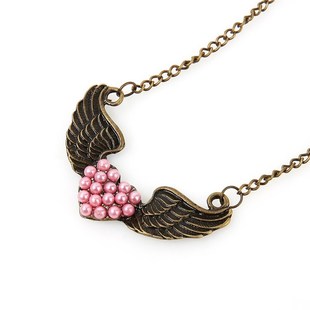 Retro long wings exaggerated heart metal 速发欧美 neck pearl