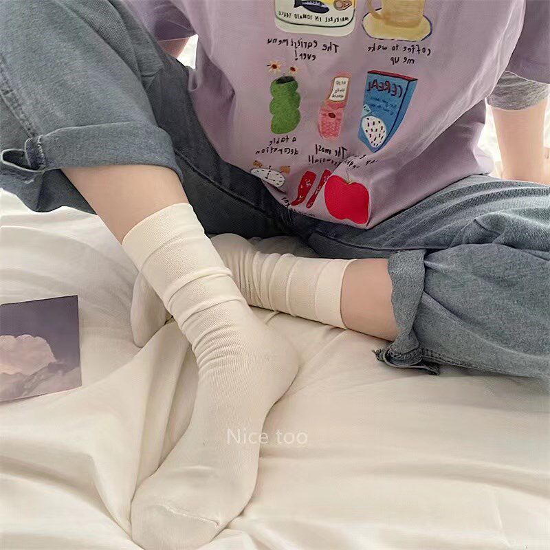 TWO PAIRS OF SUPER HOT SOLID COLOR AFFORDABLE XIAOHONGSHU LOOSE SOCKS F CONFINEMENT SOCKS PURE COTTON SOCKS TIDE BLACK AND WHITE SOLID COLOR PILES