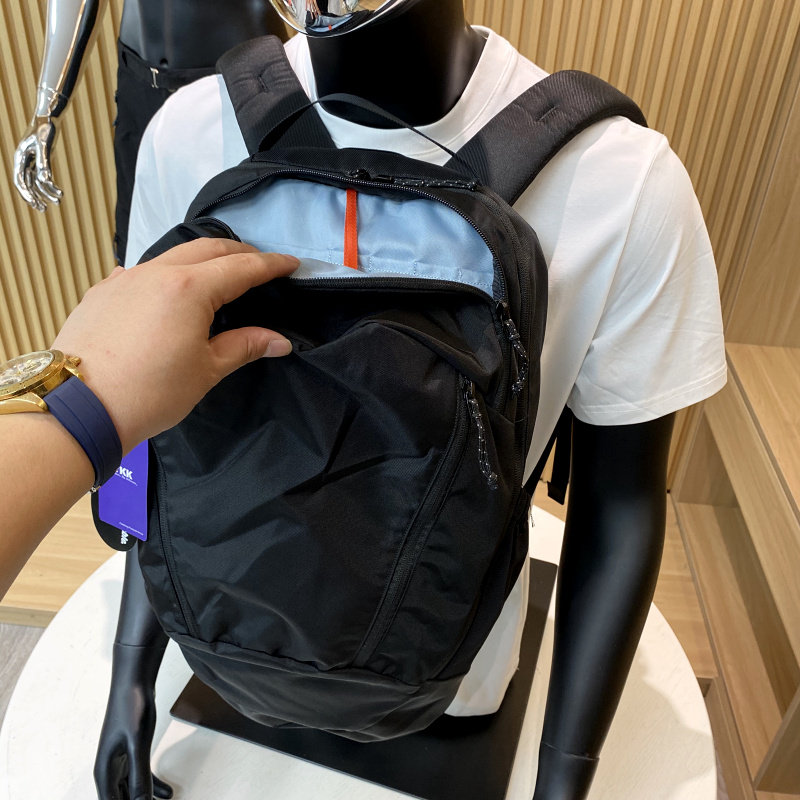 仅24个!线下1200!新品男女防水尼龙多功能户外运动双肩包揹包潮